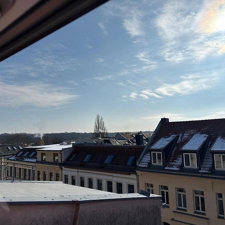 Kuschelige Dachgeschosswohnung Am Clarapark Leipzig Exterior foto
